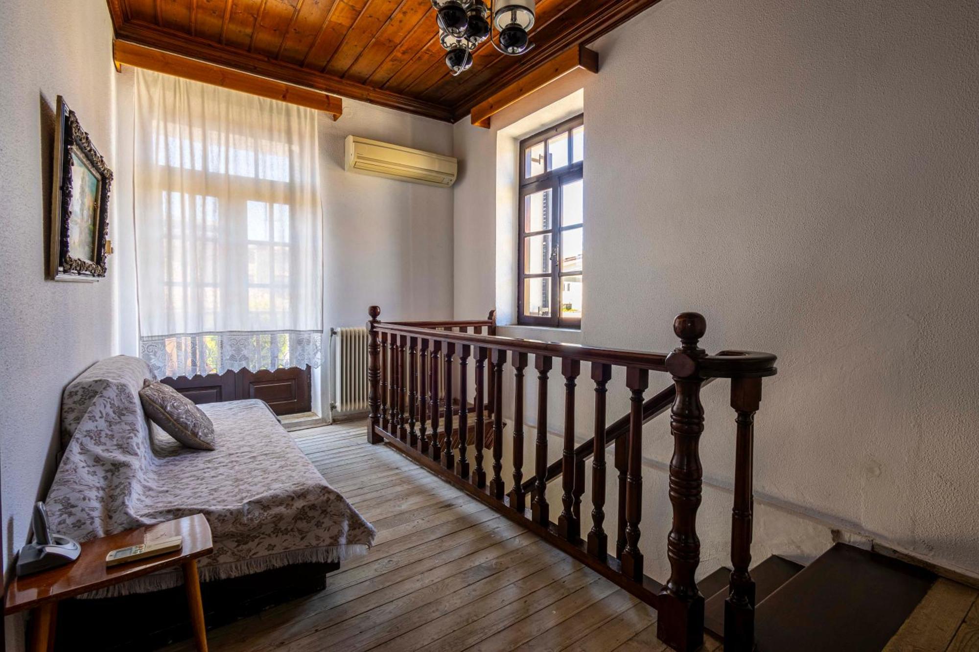 Villa Traditional Stone-built House *